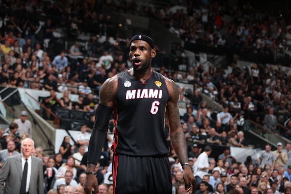 意天空列合同年最佳11人：迈尼昂、科纳特、DV9、莱万在列（意大利天空体育评选年度最佳11人：迈尼昂、科纳特、DV9、莱万入选）