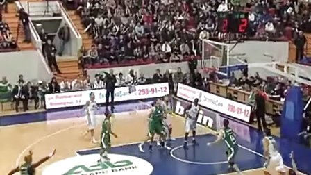 法甲裁判主管：卡马拉飞铲舍瓦利耶未染红，问题出在视频回放（法甲裁判负责人：卡马拉飞铲舍瓦利耶未被罚下，症结在VAR回放）