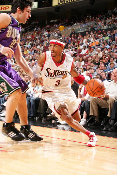 个人秀！杰伦威抢断反击面对空篮暴扣得分（杰伦威抢断一条龙无人防守暴扣得分）