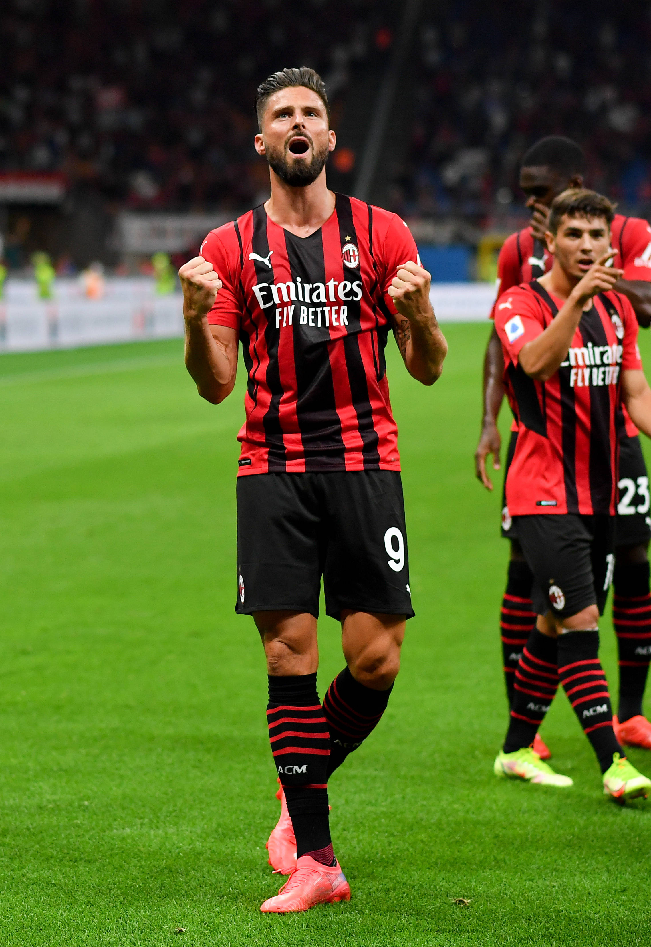 欧文突破防守创造杀伤，制造罚球（欧文穿透防线造杀伤，赢得罚球）