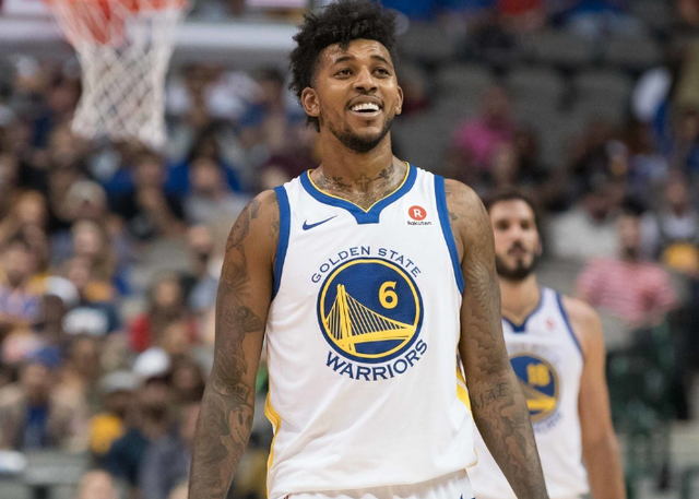 韦世豪：比赛尾声的点球太牵强，染红发为了在假期换个心情（韦世豪：最后时刻点球判罚过于勉强，染红发只为假期换换心情）