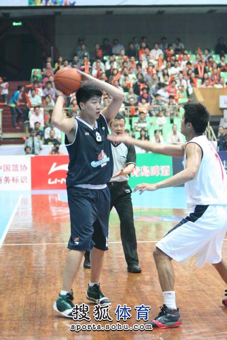 邮报：曼联或用钱+球员的方式买谢什科，霍伊伦可能会被交易（邮报称曼联考虑以现金外加球员求购谢什科，霍伊伦可能成为交易筹码）