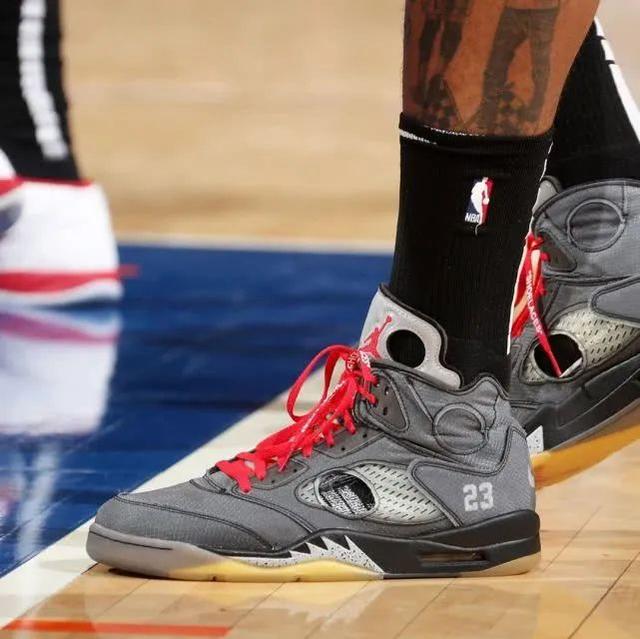 绿茵传承，足球主题文化展“十五运”站在广东美术馆开幕（绿茵传承：“十五运”站足球主题文化展在广东美术馆启幕）