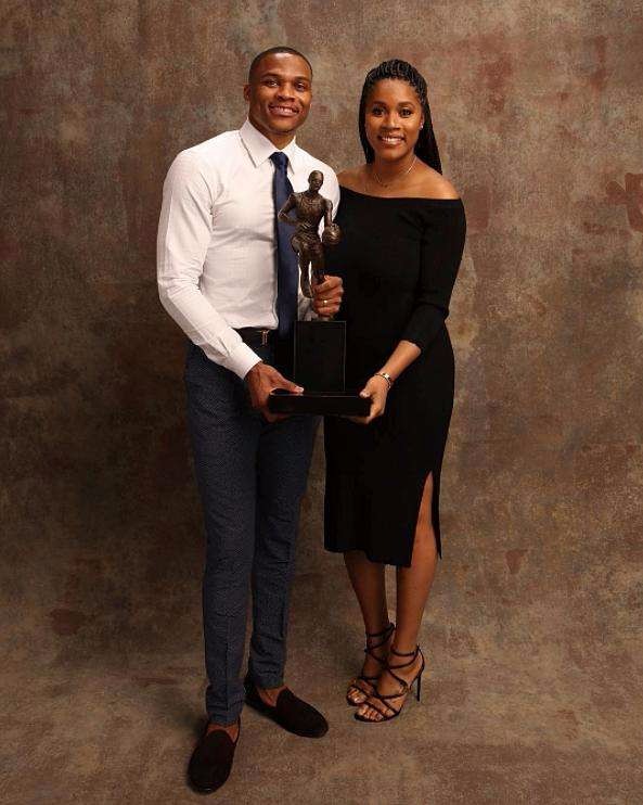 马克西姆：我曾为德泽尔比与萨索洛闹翻，愿追随他到任何地方（马克西姆：曾因德泽尔比与萨索洛决裂，我愿随他赴任何地方）