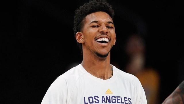 阿尔巴尼亚中场：比赛70分钟内，我们与英格兰的水平不相上下（阿尔巴尼亚中场：前70分钟我们与英格兰旗鼓相当）