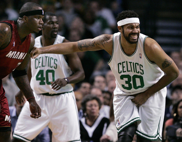 NBA每日最佳：西亚卡姆准绝杀，弗拉格35分创生涯新高（NBA每日焦点：西亚卡姆准绝杀，弗拉格轰35分创生涯新高）