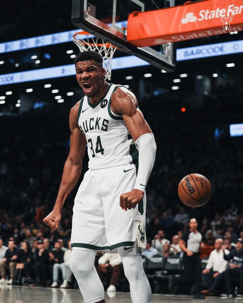 B费谈C罗被罚下：这是足球里会发生的事，他知道自己犯了错误（B费评C罗染红：足球场上常有的事，他已明白自己有错）