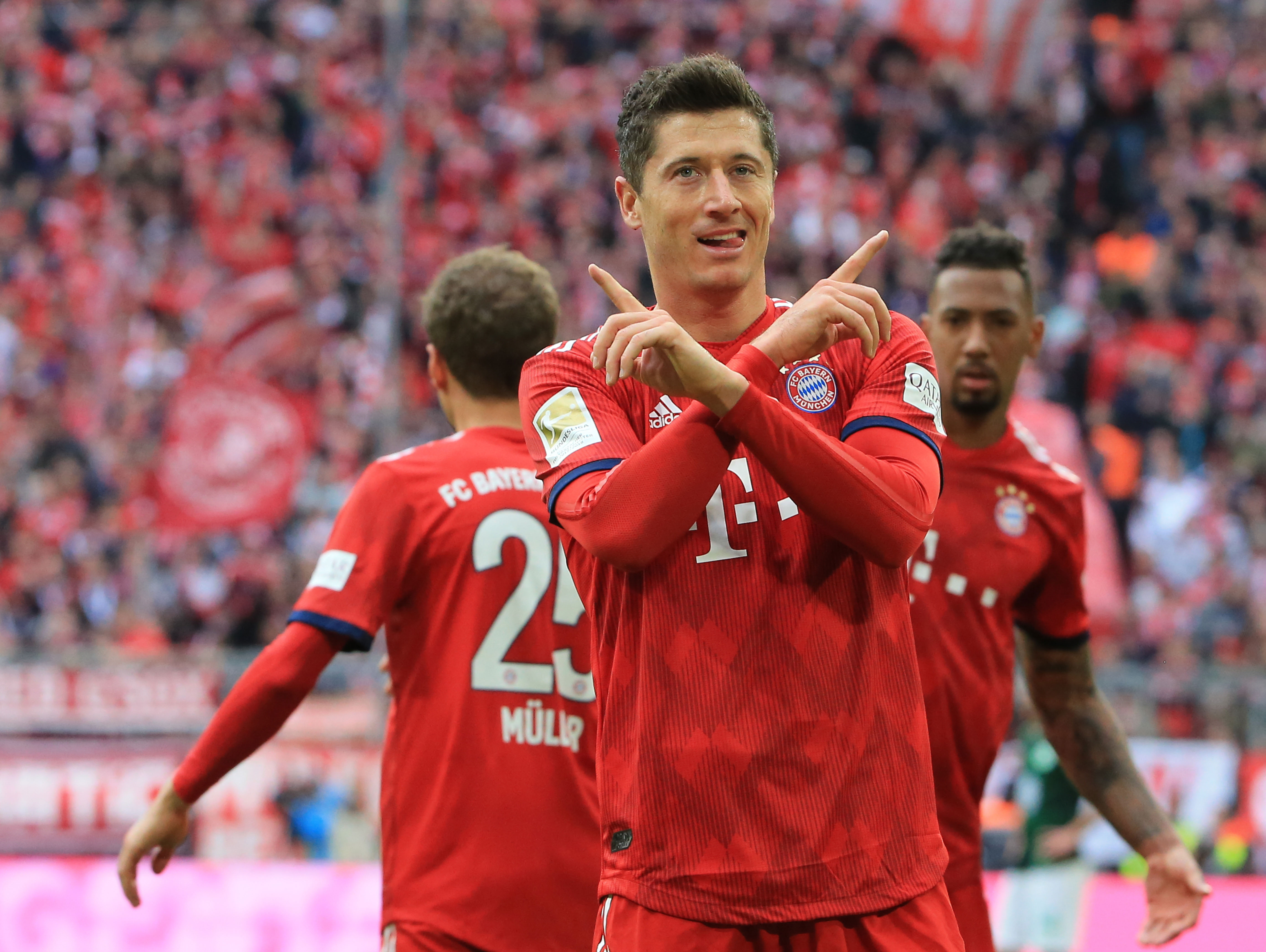 足球英超球队高薪续约门将，球迷满意（英超队豪薪续签主力门将，球迷齐声点赞）