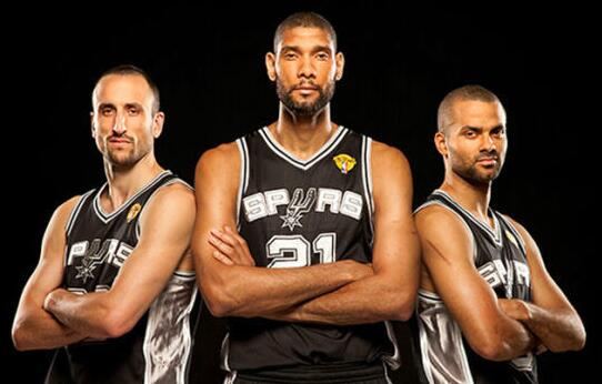 为什么年轻球员转会豪门球队总会不太顺利，背后需要注意什么问题？（年轻球员加盟豪门为何屡遭不顺？背后的风险与关键考量是什么？）