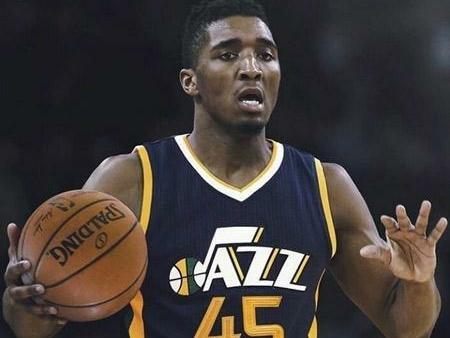 詹姆斯的表现打破无球投篮的迷思（詹姆斯的发挥颠覆了关于无球投篮的误解）