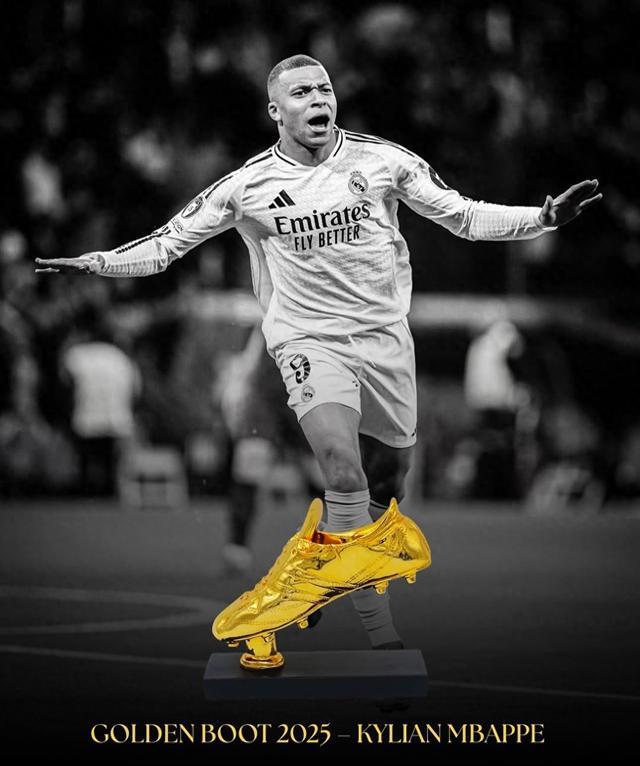 今年上海双雄争冠战启用外籍裁判，去年的主裁为傅明、李海新（今年上海双雄争冠对决将由外籍裁判执法，去年主哨为傅明、李海新）