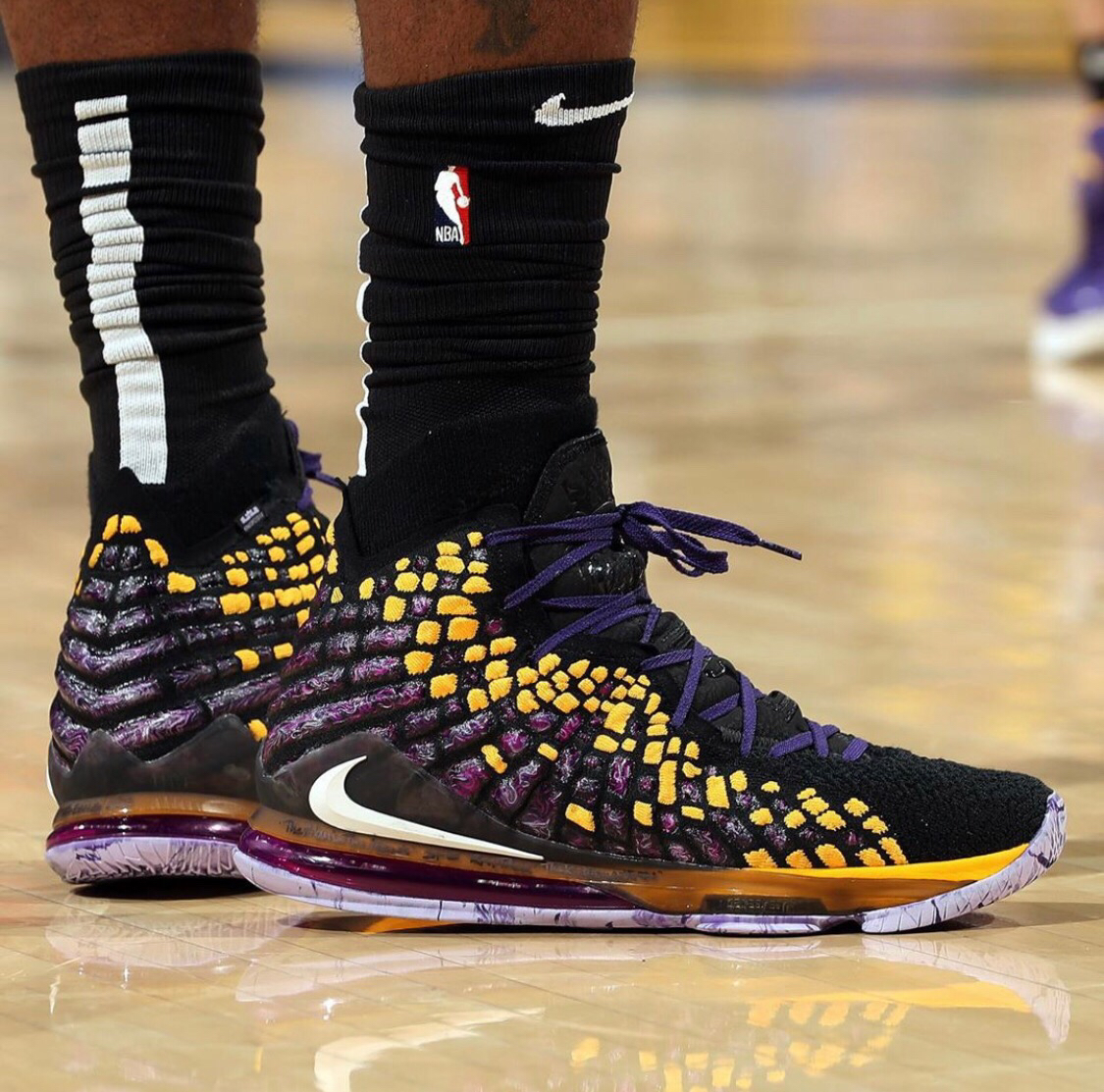 东契奇复出吞3连败！轰25+5+7提前投降 6失误正负值-25难辞其咎（东契奇复出仍吞三连败：25分5板7助难救主，6失误+正负值-25难逃质疑）