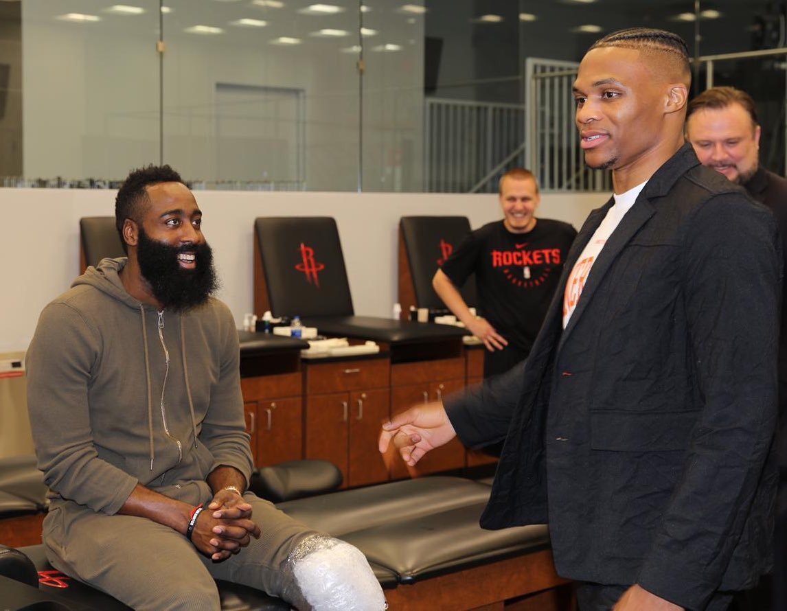 葡萄牙vs亚美尼亚：C罗停赛，莱奥、B费、B席首发出战（葡萄牙对阵亚美尼亚：C罗停赛缺席，莱奥、B费、B席领衔首发）