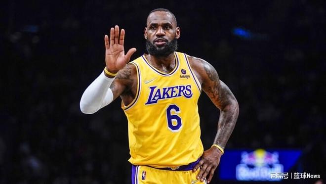 替补球员上场即改变比赛节奏（替补登场瞬间改写比赛节奏）