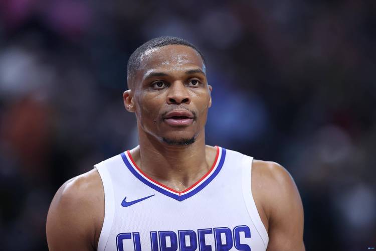 掘金约基奇三双末节爆发（约基奇砍下三双 末节发威助掘金）