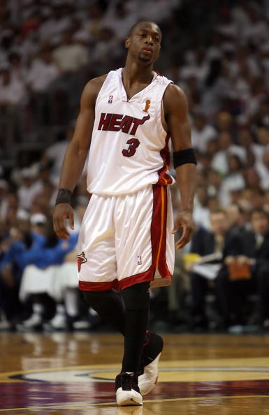 持续发力！郭昊文连投带罚拿到5分 同曦轰8-0领先上海13分（火力不减！郭昊文投罚结合取5分，同曦掀8-0攻势领先上海13分）