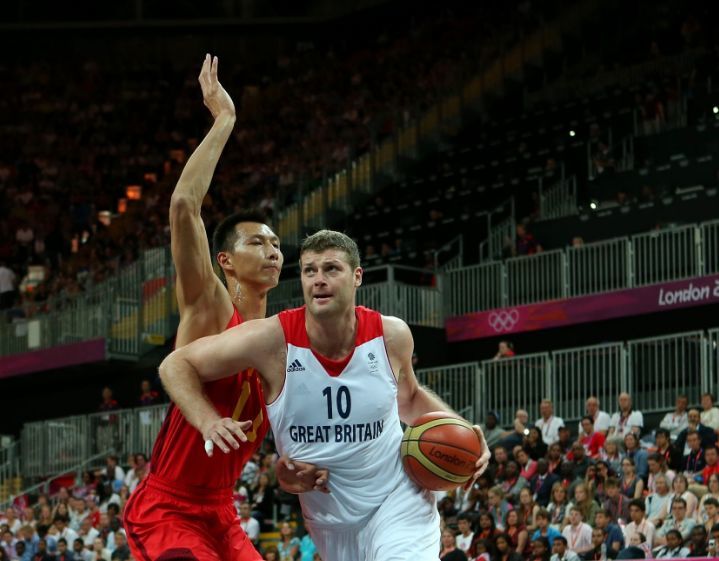 埃弗拉：希望英格兰球迷别再唱足球要回家了，感觉像是诅咒（埃弗拉呼吁英格兰球迷别再唱“足球要回家”，直言这像个诅咒）