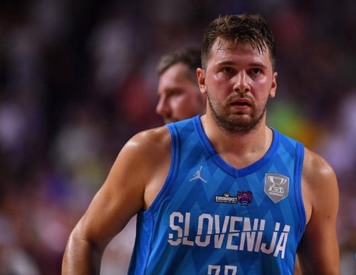 他的节奏变化太迷人了（他对节奏的拿捏令人沉醉）