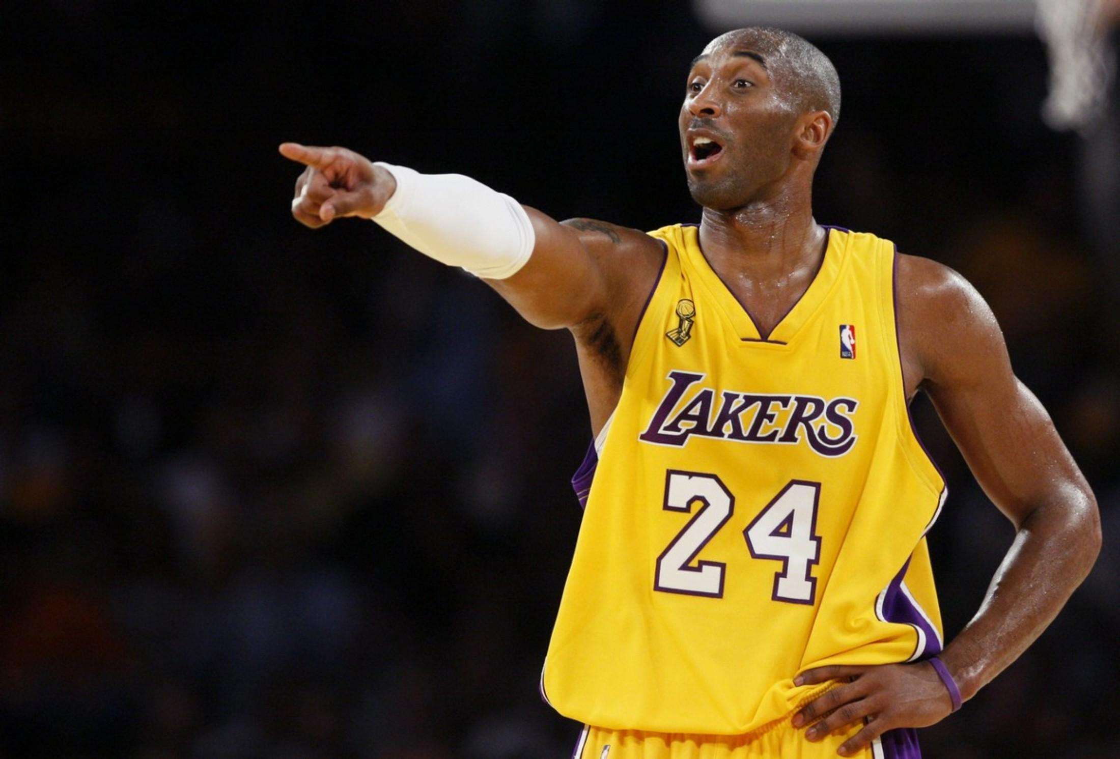 背身列队被罚，拉普拉塔大学生官方：将上诉，支持贝隆和全队（因背对列队遭处罚，拉普拉塔大学生宣布上诉：力挺贝隆与全队）