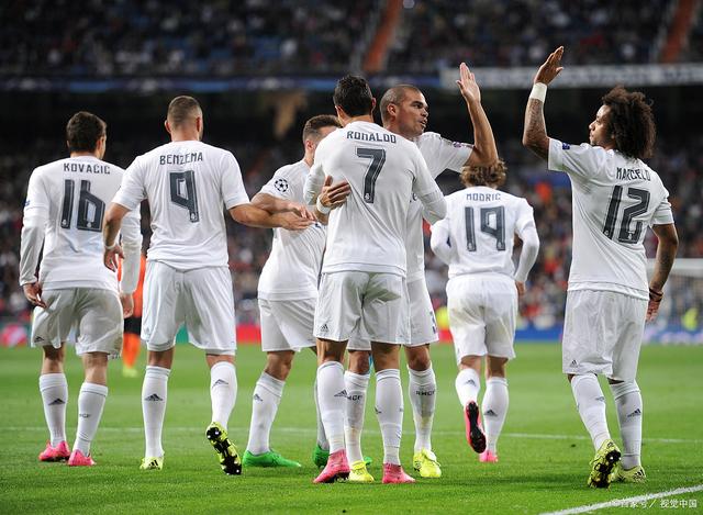 41岁罗本已成为职业板网球手，拥有3个积分世界排名第1980位（41岁罗本转战职业板网球，积3分位列世界第1980名）