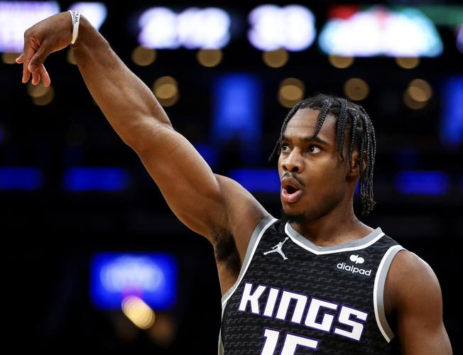 2025年球衣销量：亚马尔力压梅罗排第一；皇萨塔俱乐部前三（2025年球衣热卖榜：亚马尔超越梅罗夺魁，皇萨塔包揽俱乐部前三）