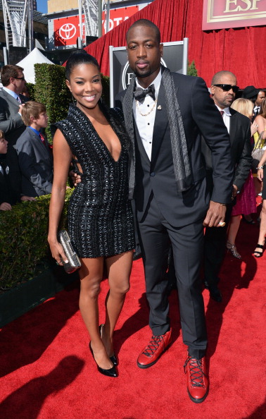 吉迪表现抢眼，独揽18分5助（吉迪大放异彩，斩获18分5助攻）