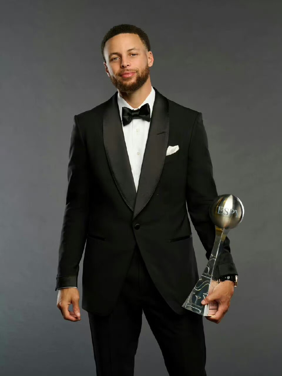 篮球勇士替补球员连续得分上双（勇士替补球员连场得分上双）