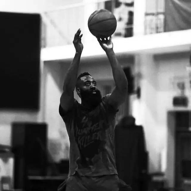 他是901阵型中锋最佳人选，却认为1队友历史最佳，到底有何魔力？（被誉为901阵型最佳中锋，他却力挺这位队友为历史第一，究竟有何魅力？）