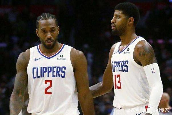 王洪泽这样的年轻人要多留在场上 不能过快犯规限制手脚（像王洪泽这样的新人应多在场，别因过早犯规束缚发挥）