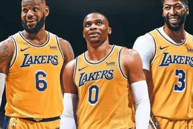 1v4戏耍巴萨后防！17岁就值6000万的他比亚马尔更有望成为金球？（1挑4戏耍巴萨防线！17岁身价6000万，他比亚马尔更有望问鼎金球？）