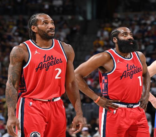 篮球比赛如何避免疲劳崩盘？（如何在篮球比赛中避免体能崩溃？）