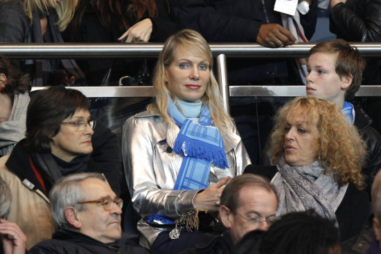 巴尔德吉：我在巴萨很开心，外界的传闻不会让我分心（巴尔德吉表示在巴萨非常开心，不会被外界传闻影响）