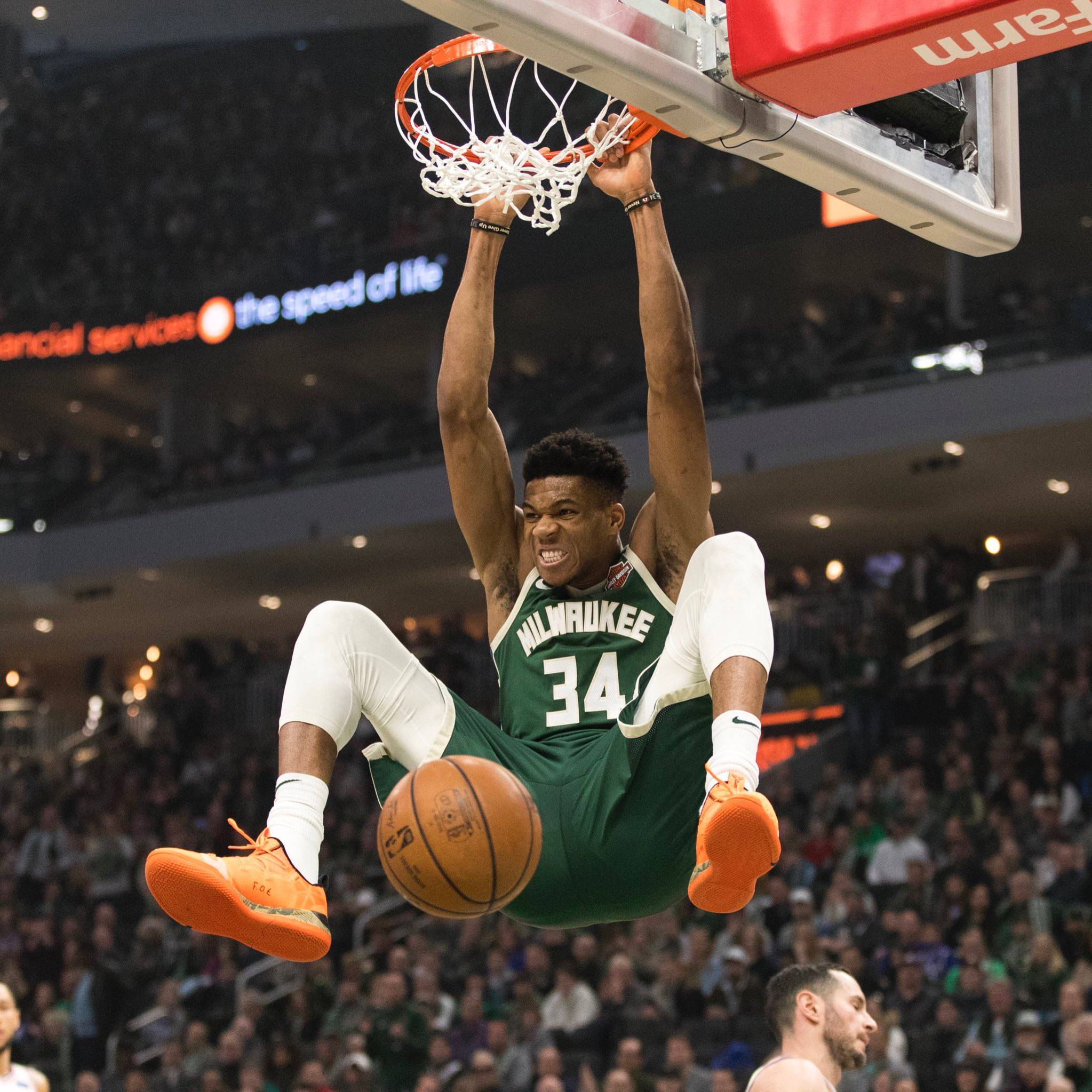 湖人今日全队仅抢到25个篮板，创下球队赛季新低&联盟第三低（湖人本场全队仅摘下25个篮板，创球队赛季新低，联盟倒数第三）