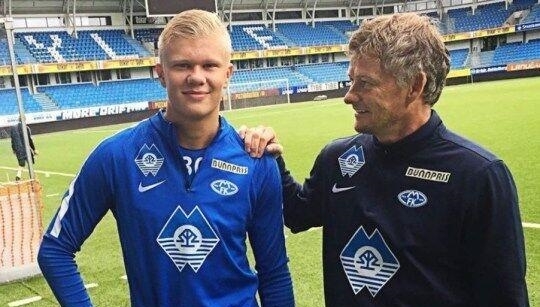 进攻层次性！詹姆斯跳投被马威盖 艾顿二次进攻得分（攻势层层推进！詹姆斯跳投遭马威封盖，艾顿二次进攻打成）