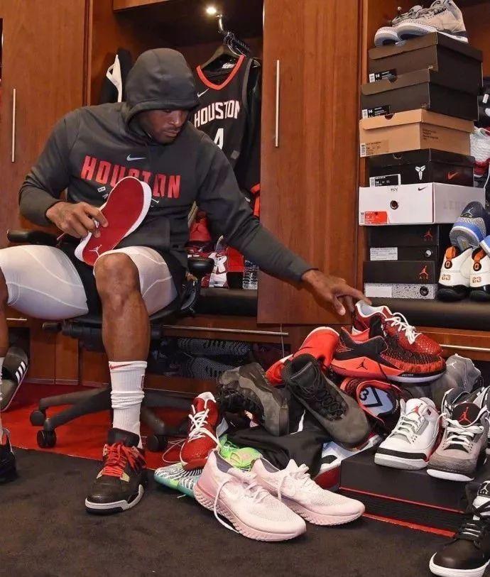 队报：罗马有意冬窗签恩博洛，已经与球员接触了解情况（队报：罗马计划冬窗引进恩博洛，已与球员沟通）