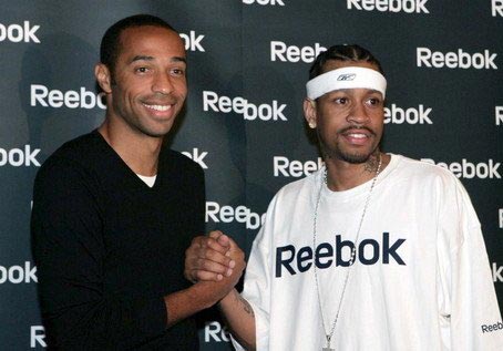 詹姆斯投篮与传球给八村哲的区别解析（詹姆斯投篮与给八村哲传球的差异解读）