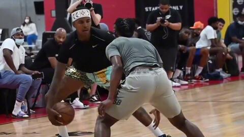 德甲官博祝贺邵佳一：期待邵佳一带领中国国家队走向更高舞台（德甲官博发文祝贺邵佳一：盼其率中国国家队迈向更高舞台）