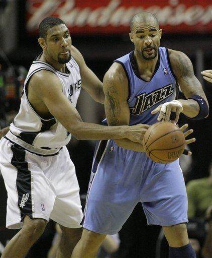 内姆布哈德：末节靠防守反击赢下比赛，很享受和威少对位（内姆布哈德：末节凭借防守反击取胜，直言与威少对位很享受）