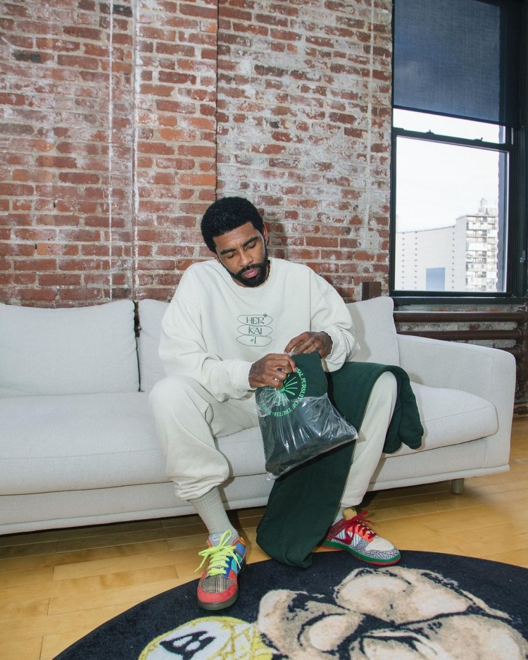 圣埃蒂安主帅：哈兰德将对阵姆巴佩在挪威几乎是全民话题（圣埃蒂安主帅：哈兰德与姆巴佩的对决在挪威掀起全民热议）